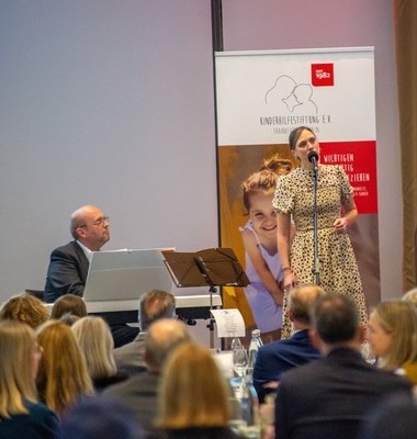 Auftritt von L'Heure Bleue bei der Jahresversammlung der Kinderhilfestiftung im Hotel Meliá Frankfurt City im Oktober 2025
